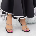 Sandalen mit einem dünnen Absatz 2BD23 Black | Mei