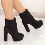 Kurze Stiefel mit einer dicken Absatz AF153 Black | Mei