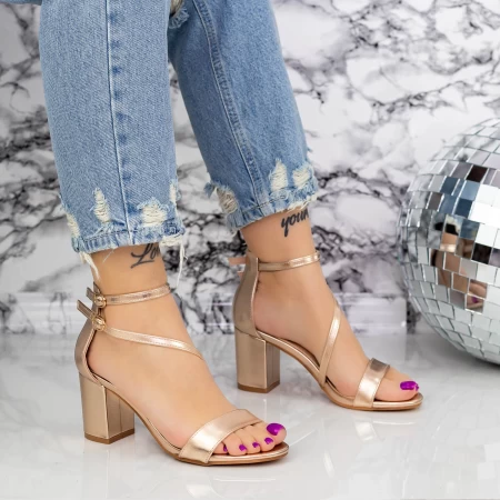 Sandalen mit einer dicken Ferse 2xkk12 Champagner | Mei