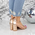 Sandalen mit einer dicken Ferse 2xkk12 Champagner | Mei