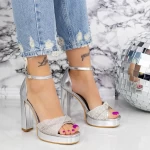 Sandalen mit einer dicken Ferse und einer 2HLX1 -Plattform Silber Mei