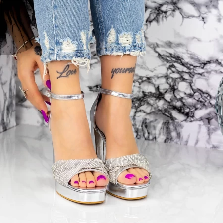 Sandalen mit einer dicken Ferse und einer 2HLX1 -Plattform Silber Mei