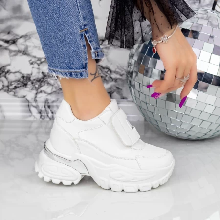 Sportschuhe auf der weißen Plattform 2SZ5 Mei