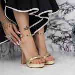 Sandalen mit einer dünnen Ferse und einer goldenen Plattform von 2yxd80 Mei