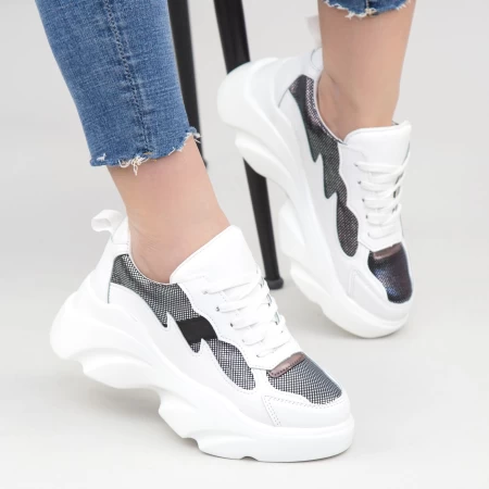 Sportschuhe auf der 193 weißen Plattform Mei