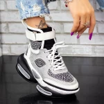 Sportschuhe auf der Plattform M0161-B-1 Black-Biała | Seniorah