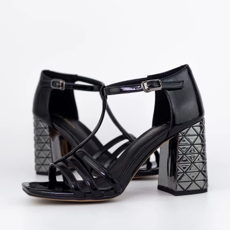 Sandalen mit dicken Absätzen K835-02B Schwarz | Jose Simon