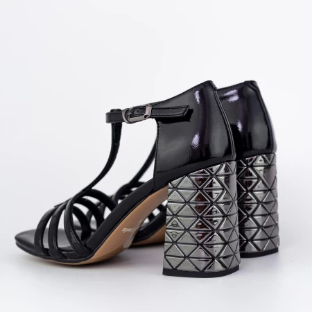 Sandalen mit dicken Absätzen K835-02B Schwarz | Jose Simon