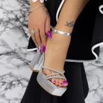 Sandalen mit einer dicken Ferse und einer 2le6 Silberplattform Mei
