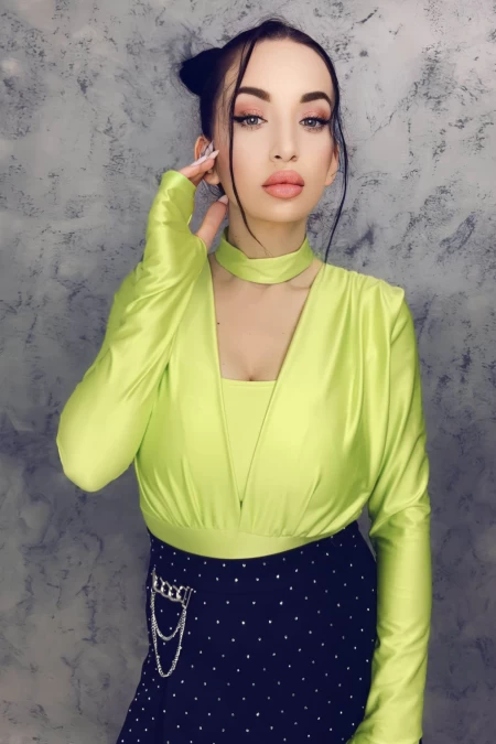 Frauenkörper 8275 Grüne Neon | Kikiriki