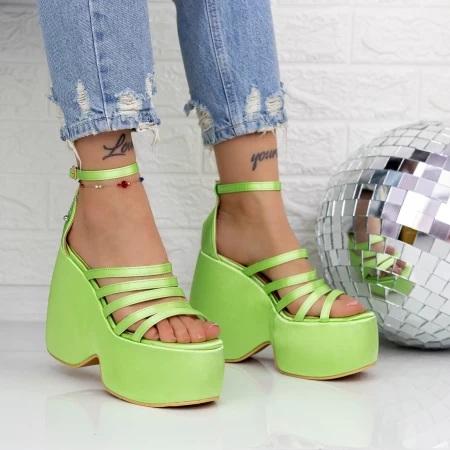 Sandalen auf der TN-32 Hellgrüne Plattform Botinelli