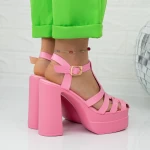 Sandalen auf einer dicken Ferse und TN-39 Pink Plattform Botinelli