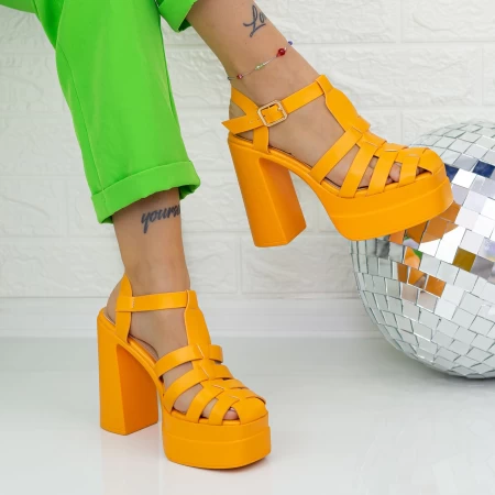 Sandalen mit einer dicken Ferse und einer TN-39-Plattform gelb Botinelli