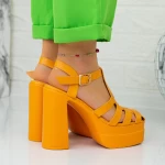 Sandalen mit einer dicken Ferse und einer TN-39-Plattform gelb Botinelli