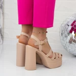 Sandalen auf einer dicken Ferse und TN-39 Beige Botinelli