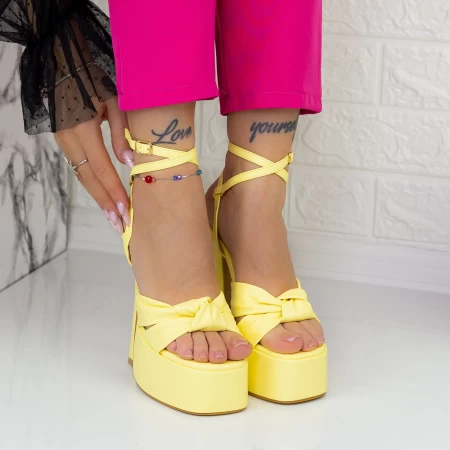Sandalen mit einer dicken Ferse und Plattform 956-19 Gelb | Botinelli
