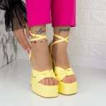 Sandalen mit einer dicken Ferse und Plattform 956-19 Gelb | Botinelli