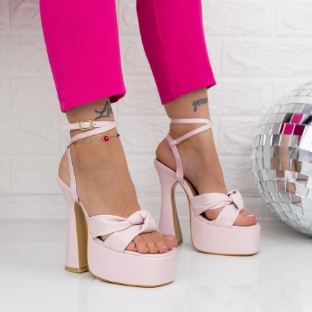 Sandalen mit einer dicken Ferse und einer rosa Plattform von 956-19 Botinelli