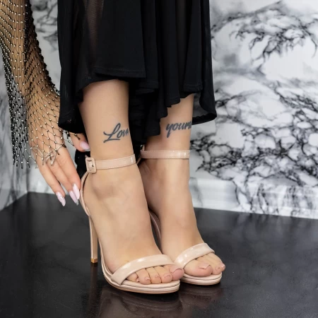 Sandalen mit einem dünnen Absatz 2S22 Beige Mei