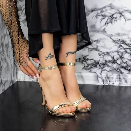 Sandalen mit einer dünnen Ferse 2S22 Zlotys Mei