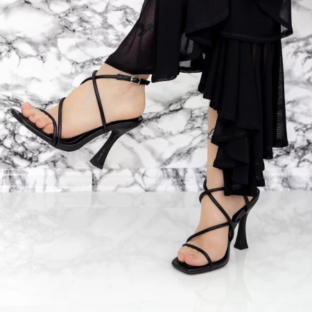 Sandalen mit einer dünnen Ferse 2ZB7 Black | Mei