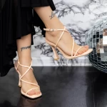 Sandalen mit einem dünnen Absatz 2Zb7 Beige Mei