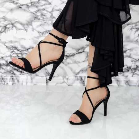 Sandalen mit einer dünnen Ferse 2yxd76 schwarz | Mei