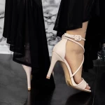 Sandalen mit einem dünnen Absatz 2yxd76 Beige | Mei
