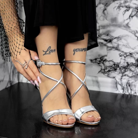 Sandalen mit einem dünnen Absatz 2yxd76 Silber Mei