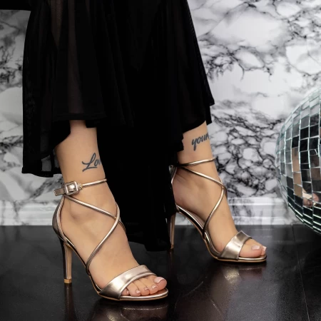 Sandalen mit einem dünnen Absatz 2YXD76 Champagner | Mei