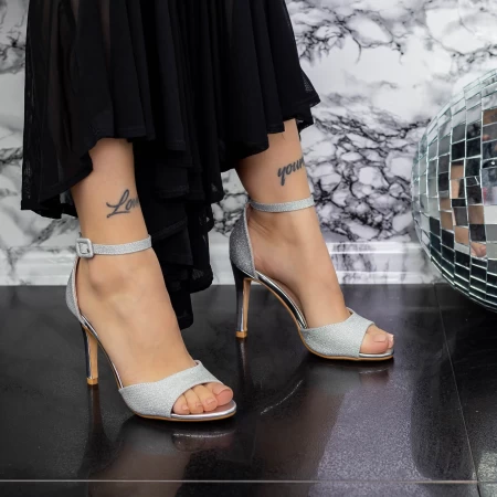 Sandalen mit einem dünnen Absatz 2yxd79 Silber Mei