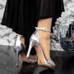 Sandalen mit einem dünnen Absatz 2xkk15 Silber Mei
