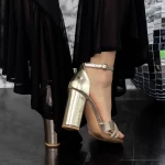 Sandalen mit einer dicken Ferse 2yxd72 Zloty | Mei