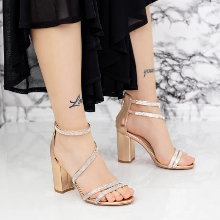 Sandalen mit einer dicken Ferse 2RG17 Champagner | Mei