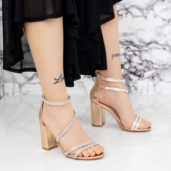 Sandalen mit einer dicken Ferse 2RG17 Champagner | Mei