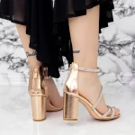 Sandalen mit einer dicken Ferse 2RG17 Champagner | Mei