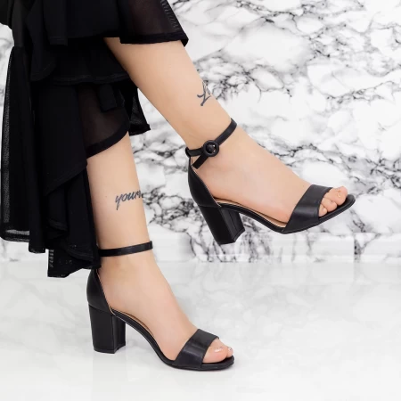 Sandalen mit dicken Absätzen xdr282a schwarz | Mei