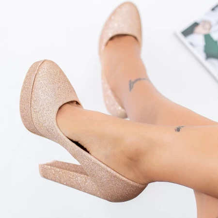 Dicke Fersenschuhe und die GE51 -Champagnerplattform Mei