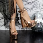 Sandalen mit einer dicken Ferse und einer 2Kv77 -Champagnerplattform Mei