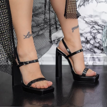 Sandalen mit einer dicken Ferse und einer 2Kv78 -Plattform schwarz | Mei