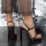 Sandalen mit einer dicken Ferse und einer 2Kv78 -Plattform schwarz | Mei