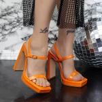 Sandalen mit einer dicken Ferse und einer 2Kv78 -Plattform Orange Mei