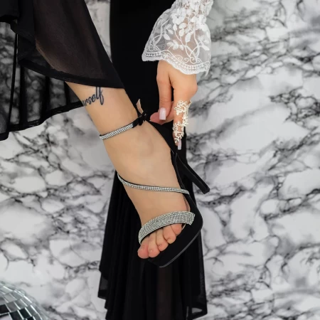 Sandalen mit einer dünnen Ferse und einer schwarzen Plattform von 2yxd81 Mei