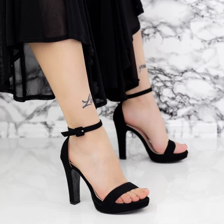 Sandalen mit einer dicken Ferse und einer 2BD27 -Plattform schwarz | Mei