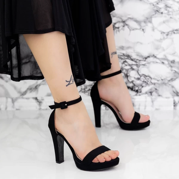 Sandalen mit einer dicken Ferse und einer 2BD27 -Plattform schwarz | Mei