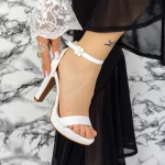 Sandalen auf einer dicken Ferse und 2BD27 -Plattform weiß | Mei