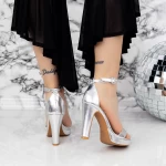 Sandalen auf einer dicken Ferse und 2BD27 Silber Mei