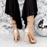 Sandalen mit einer dicken Ferse und einer 2BD27 -Champagnerplattform Mei