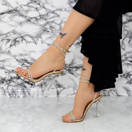 Sandalen mit einem dünnen Absatz 2BD32 Zloty | Mei