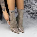 Kurze Stiefel mit einem dünnen Absatz B17134-3 Silber Mei